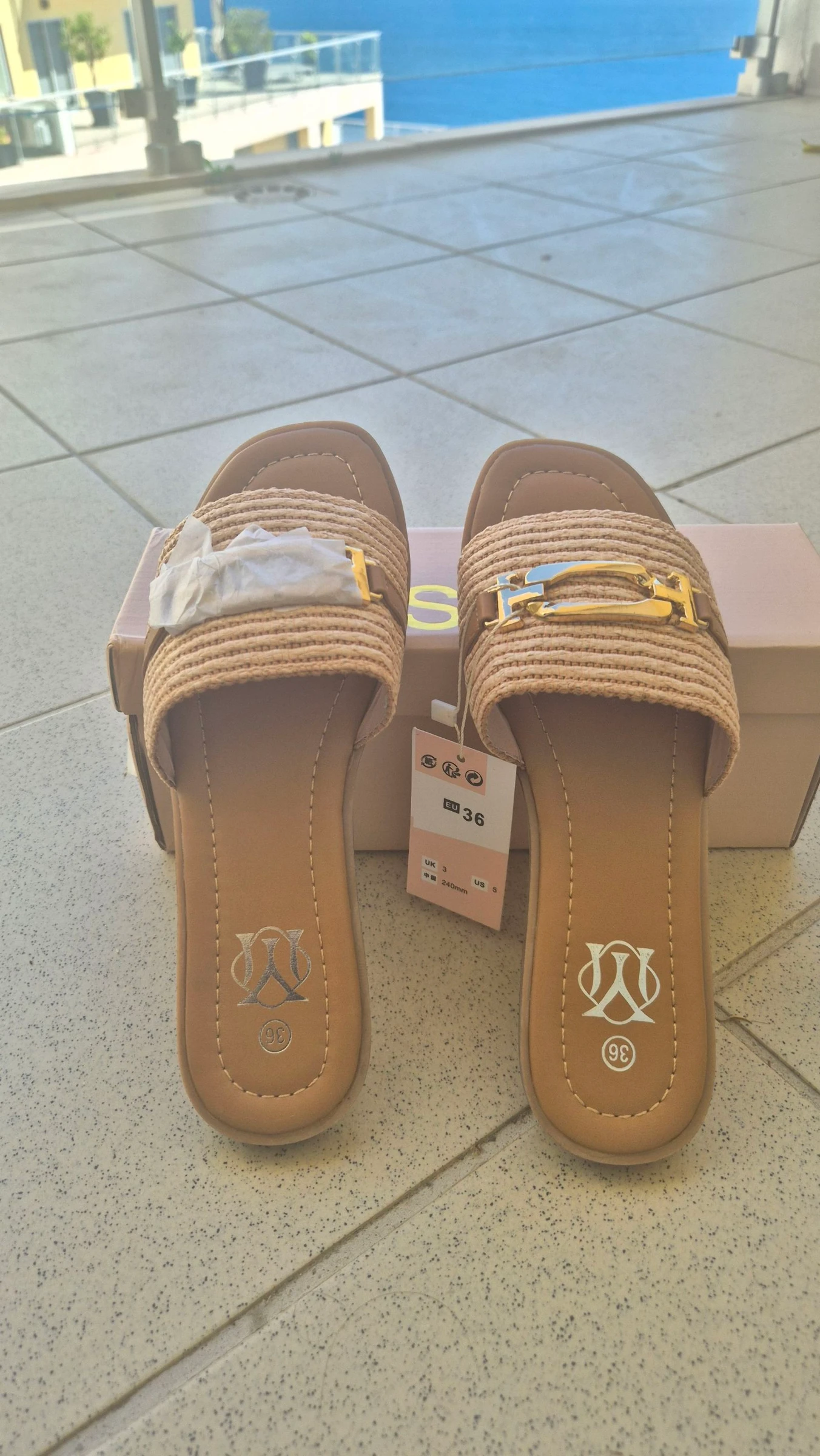 Chinelas Rasas sandalen beige met gouden detail — Maat 36 – photo 3